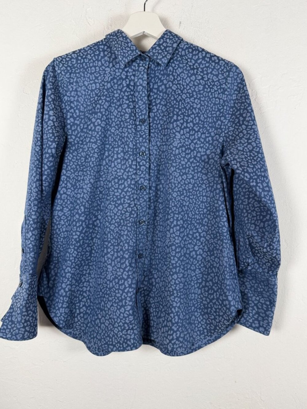 Chico's No-Iron Coolmax All-Season Stretch Size 0 Classic Leopard Button Shirt